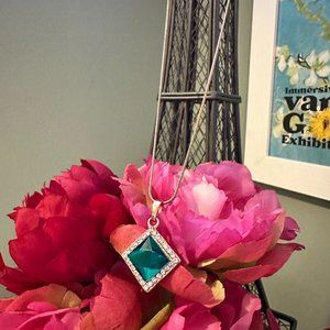 Green Stone Fun Day To Day Necklace